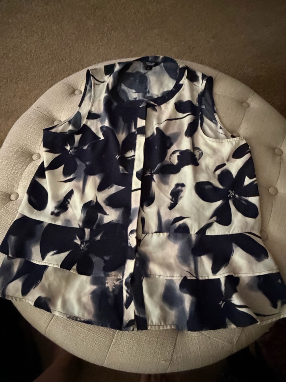 Vera Wang Navy & White Floral Sleeveless swing top -L